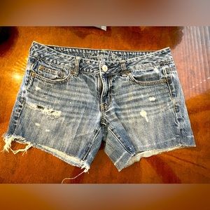American Eagle jean shorts distressed size 6